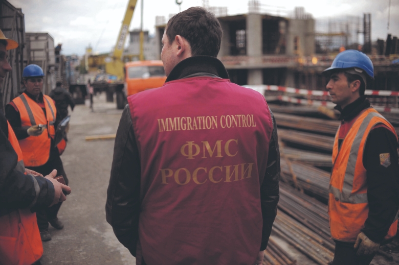 Könnten zukünftig häufiger werden: Kontrollen der Ausländerbehörde, hier auf einer Moskauer Baustelle
